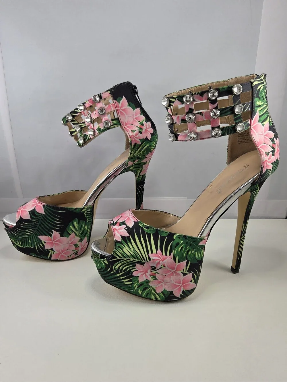 ShoeDazzle Sabella Tropical Floral Rhinestone Platform Heels Size 9.5